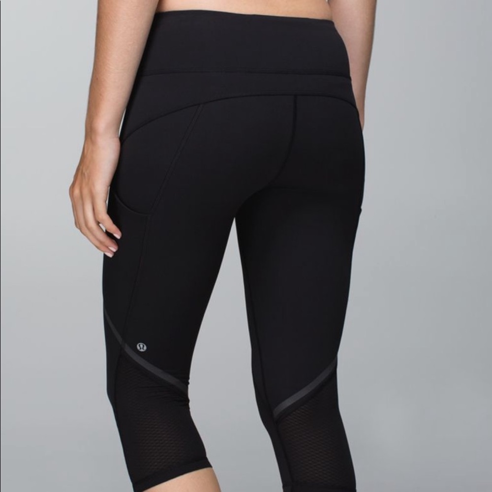 Lululemon Hop To It Crop *Full-On Luxtreme
Black size 6